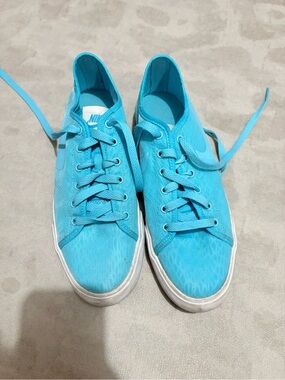 Nike Women's Bright Turquoise Low-Top Sneakers